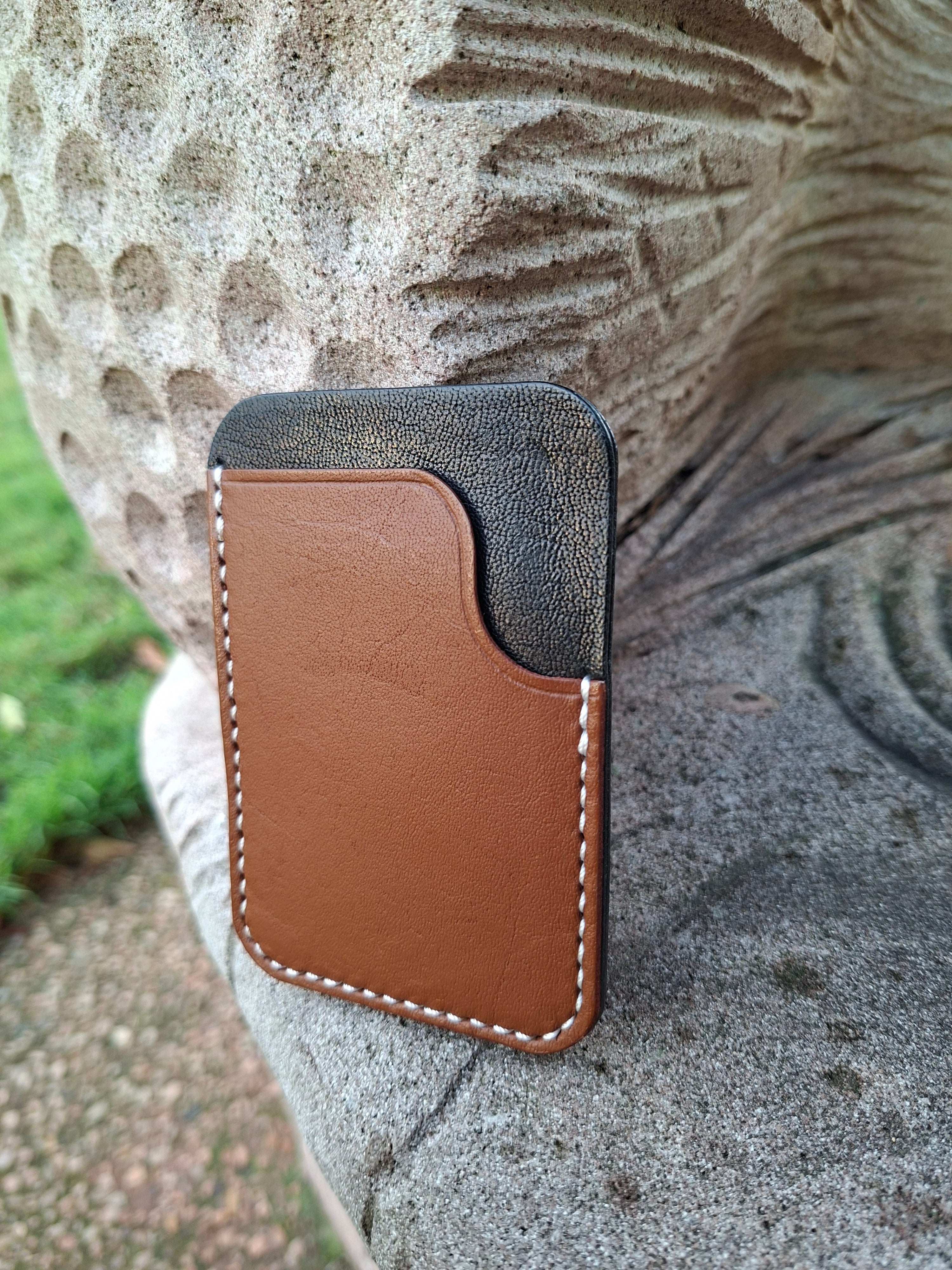 Three-Pocket Cardholder - Whisky/Black with White Thread
