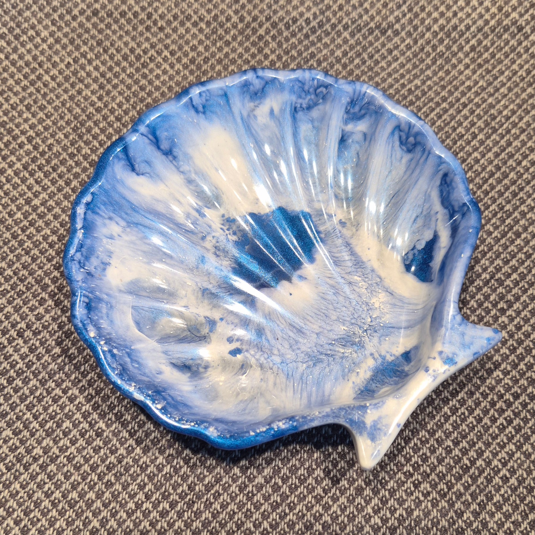 Seashell soap dish/trinket tray.
