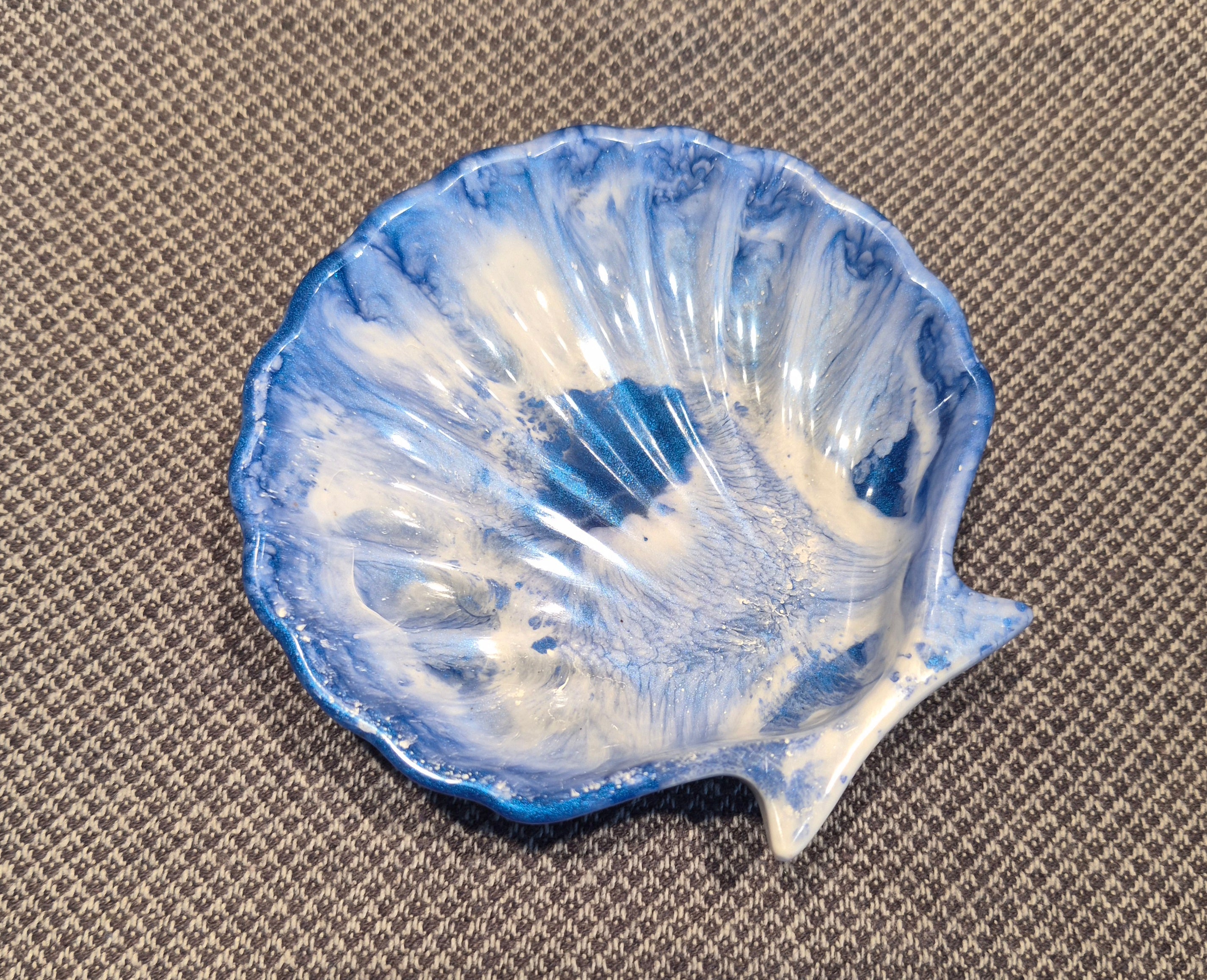 Seashell soap dish/trinket tray.
