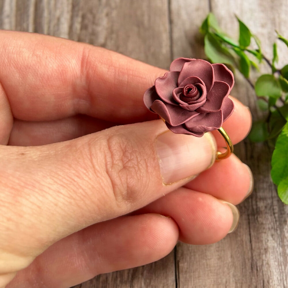 Single Rose sculpted statement ring - dusky mauve