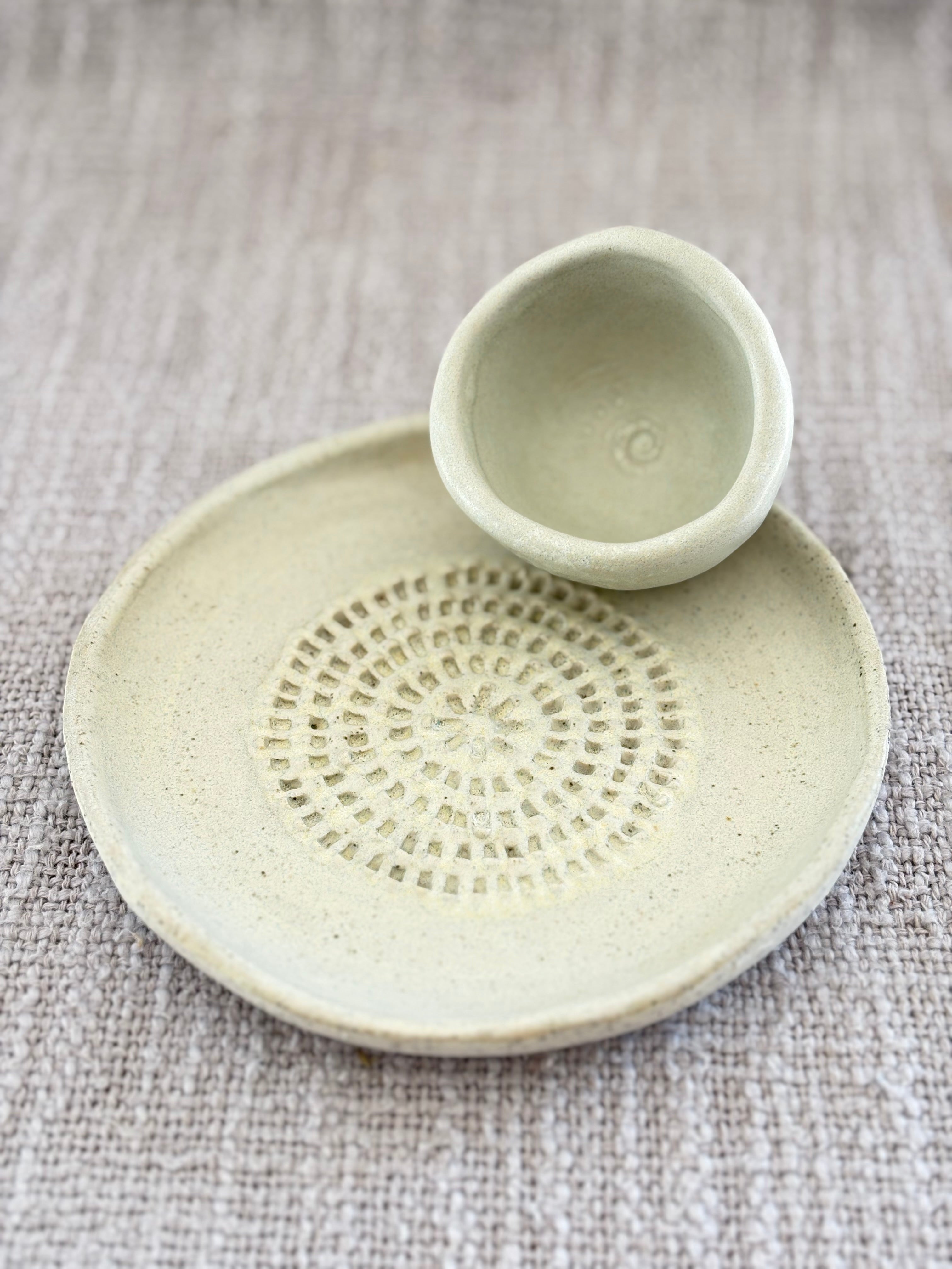 Garlic Shredder & Condiment Bowl ~ Shell