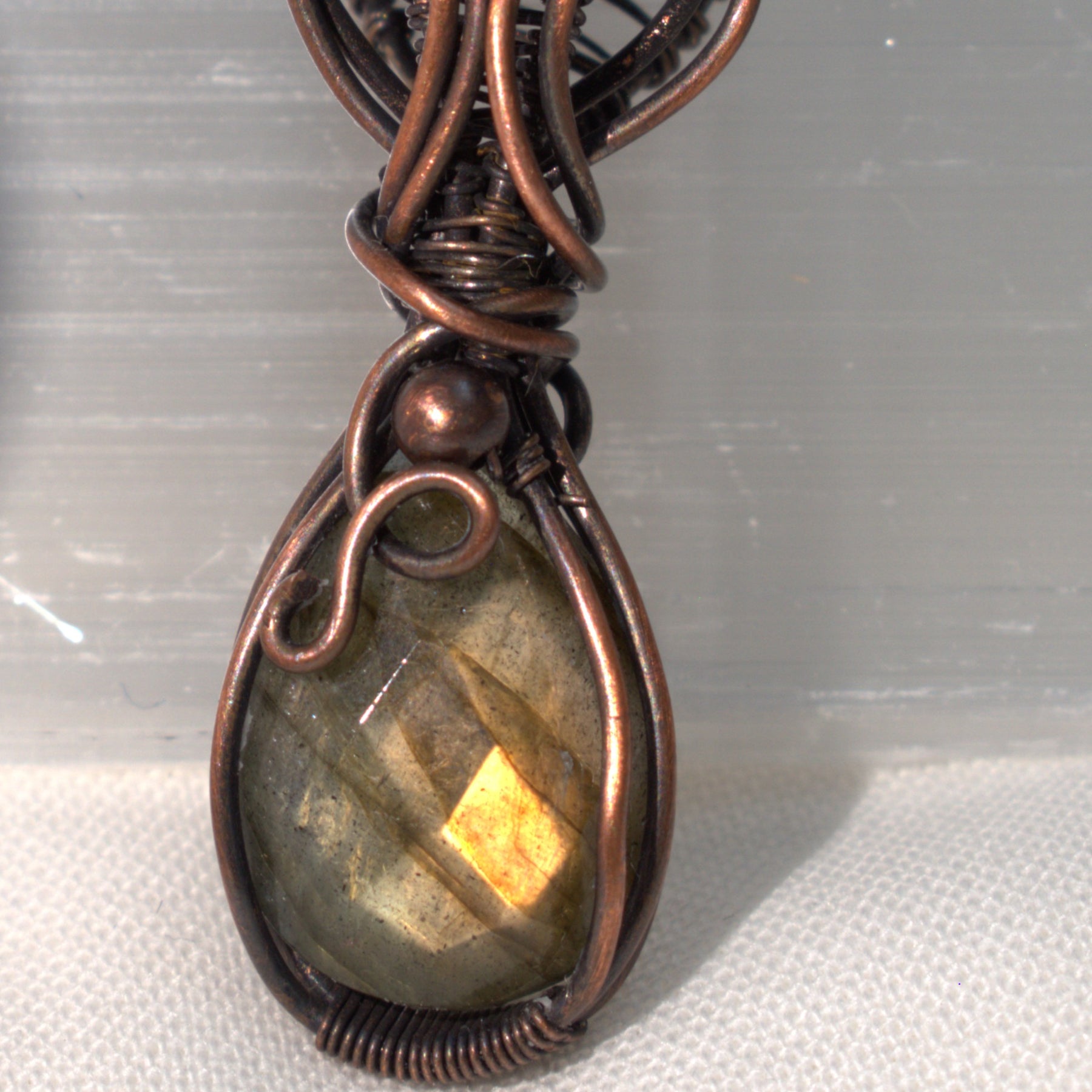 Velvet Glow – Golden Labradorite Copper Wrapped Keepsake Pendant