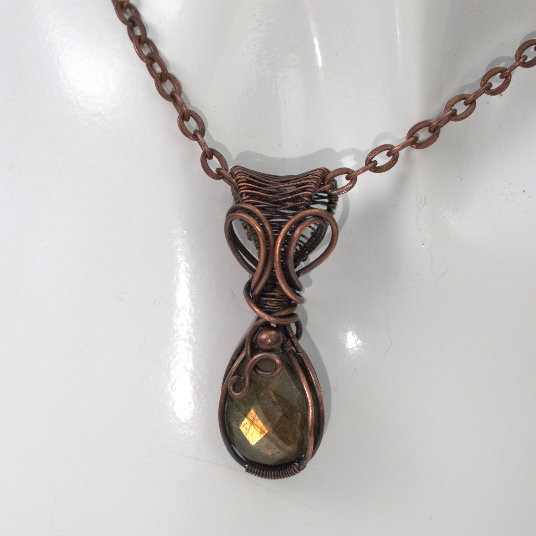 Velvet Glow – Golden Labradorite Copper Wrapped Keepsake Pendant