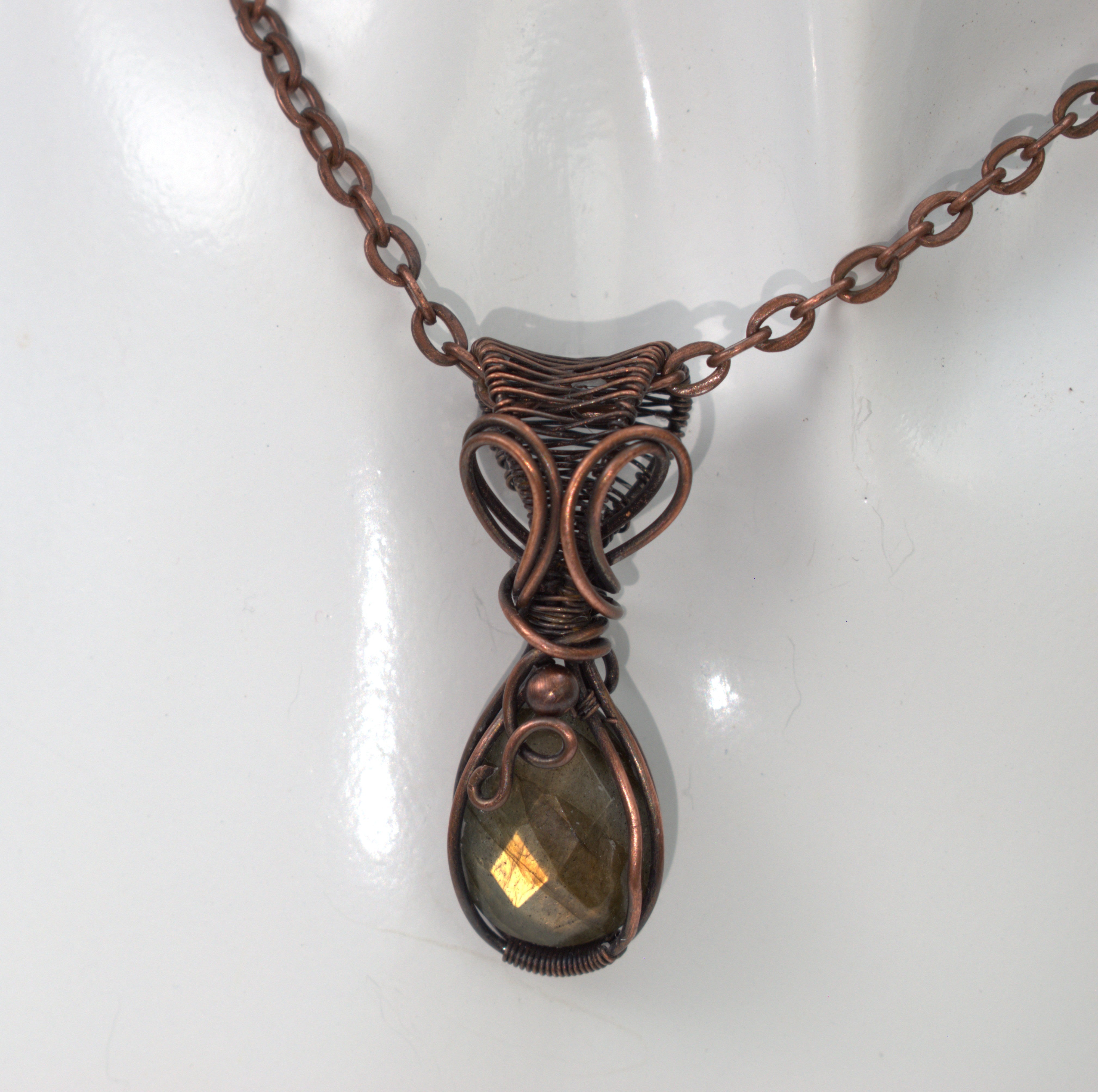 Velvet Glow – Golden Labradorite Copper Wrapped Keepsake Pendant