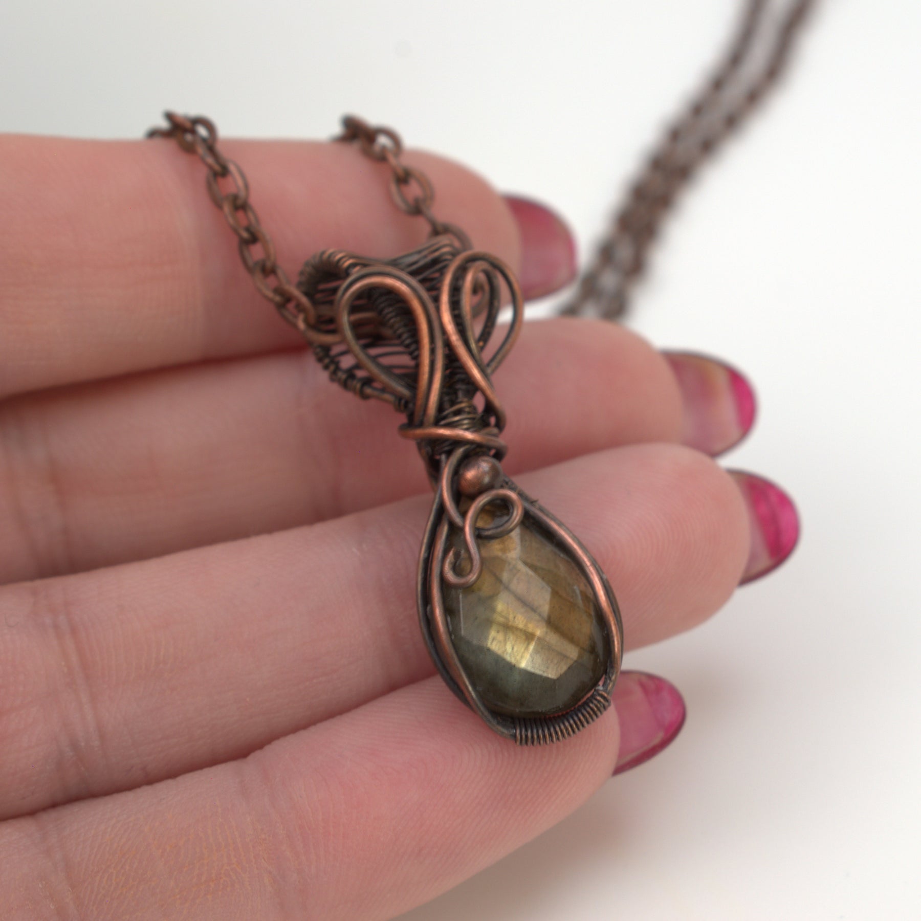 Velvet Glow – Golden Labradorite Copper Wrapped Keepsake Pendant
