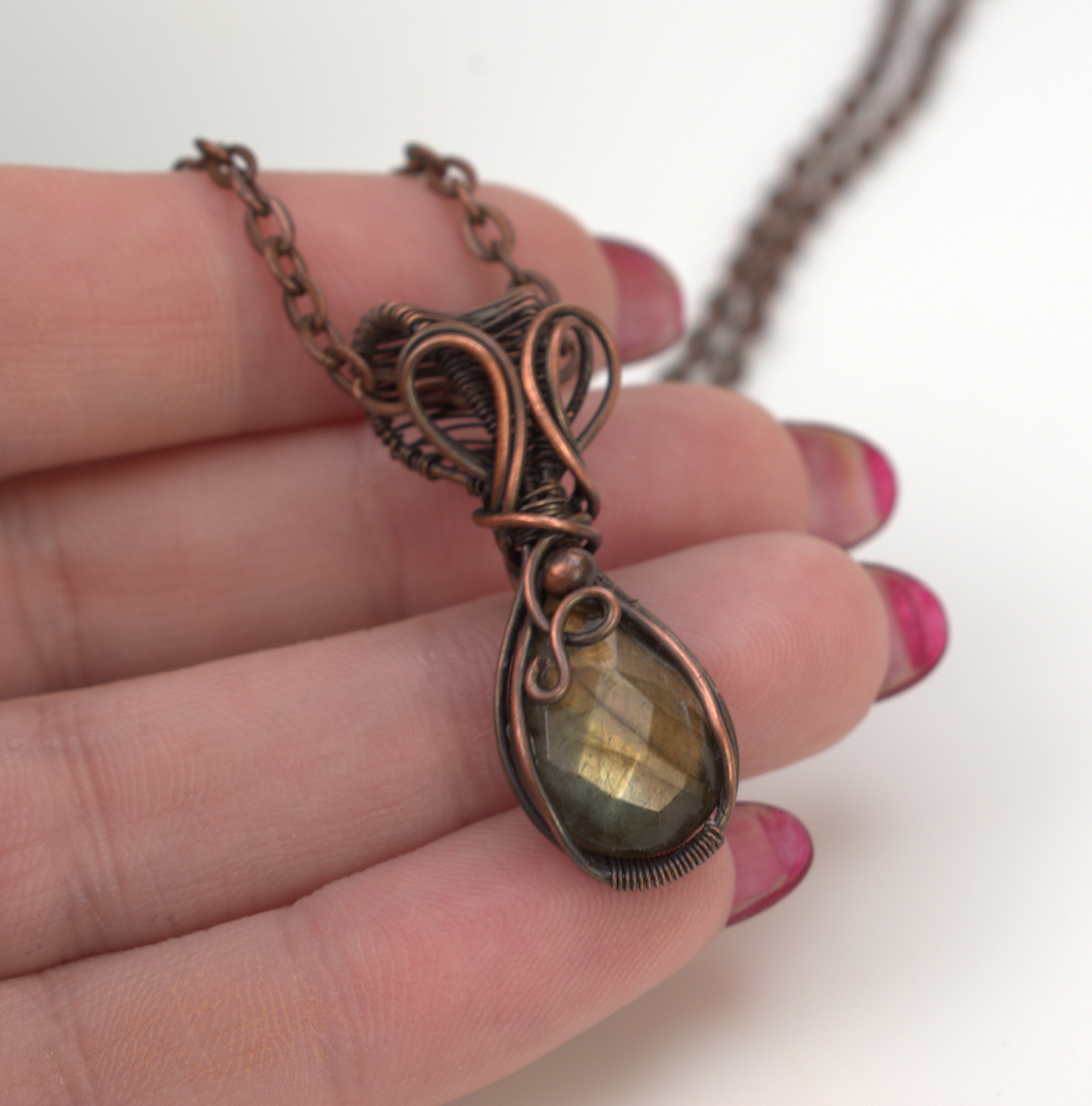 Velvet Glow – Golden Labradorite Copper Wrapped Keepsake Pendant