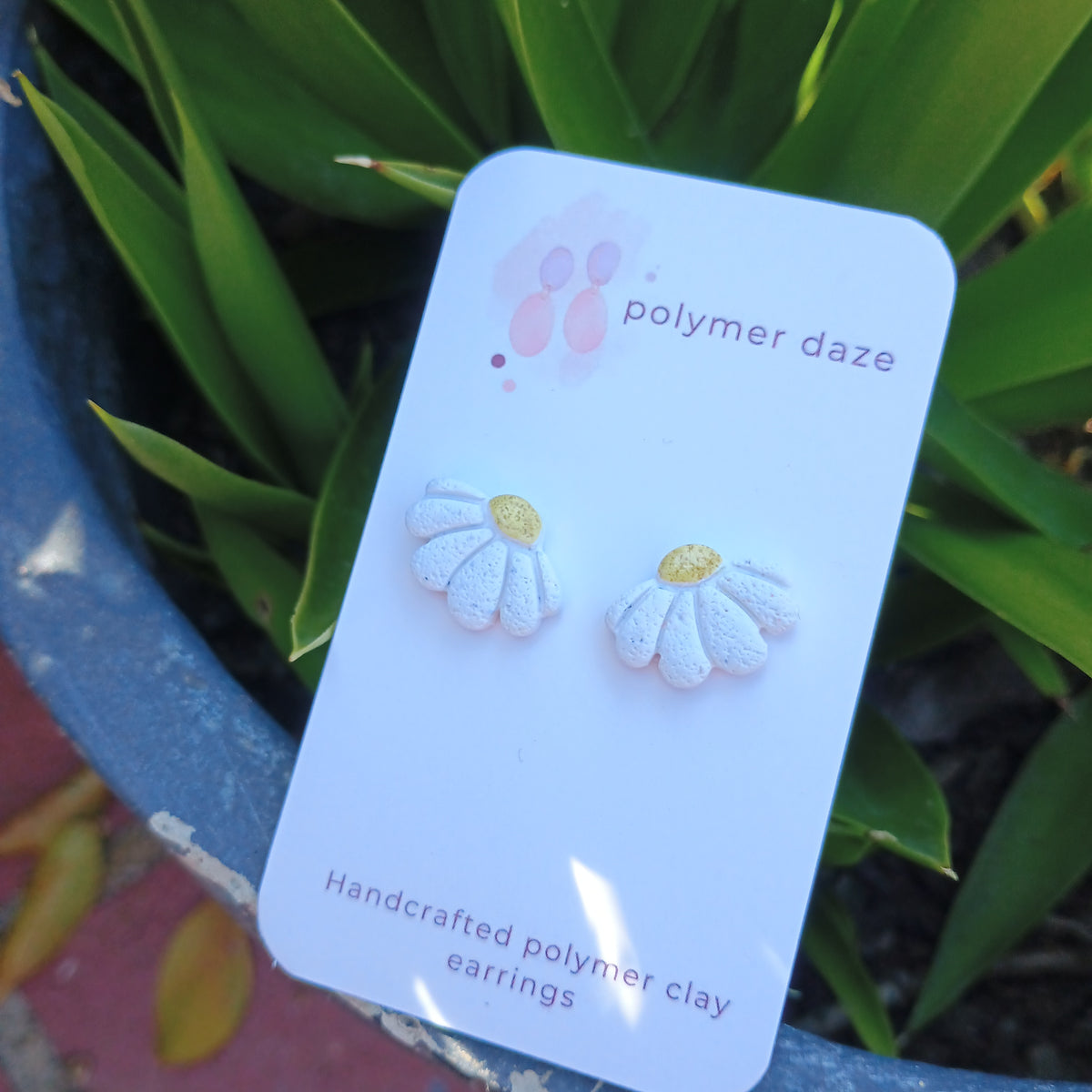 Dainty daisy stud earrings