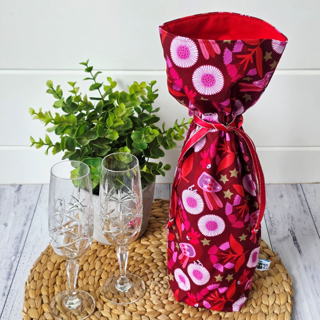 Lined Christmas Wine Bottle Bag – Because the Wrapping Should Be Part of the Gift