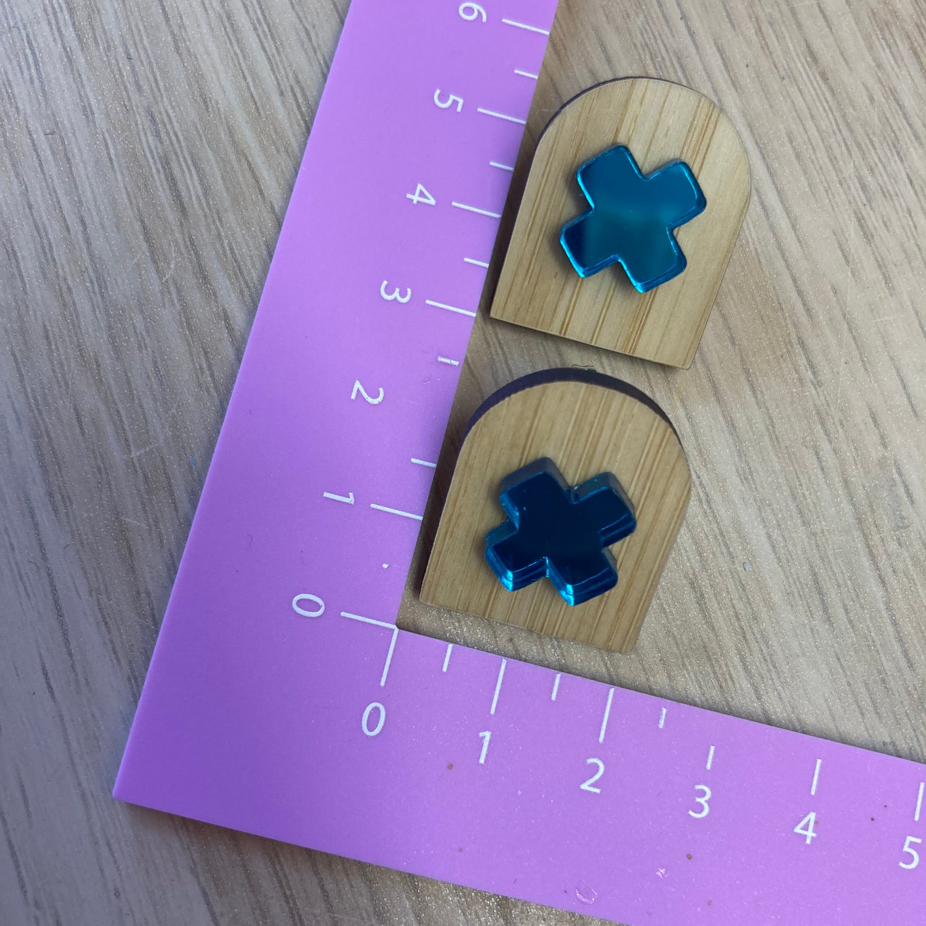 Mirror green cross / timber arch studs
