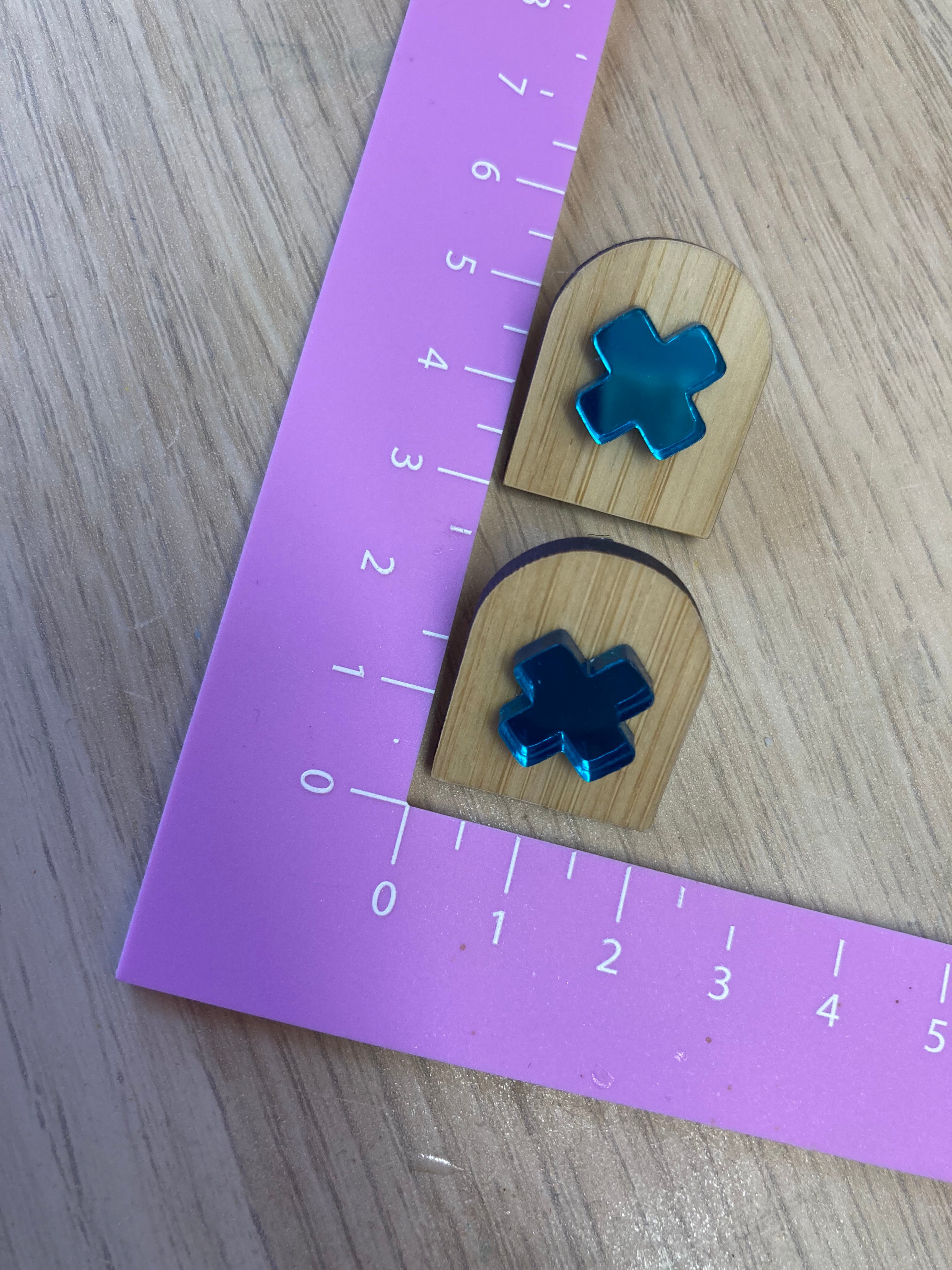 Mirror green cross / timber arch studs