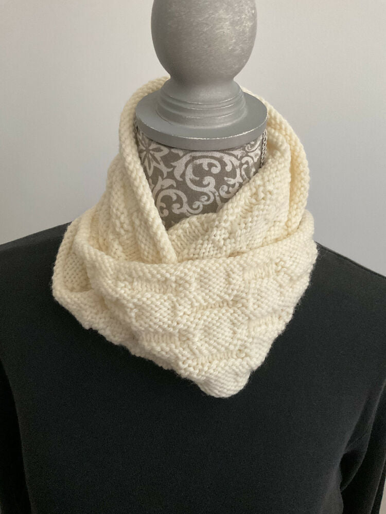 Cowl, knitted