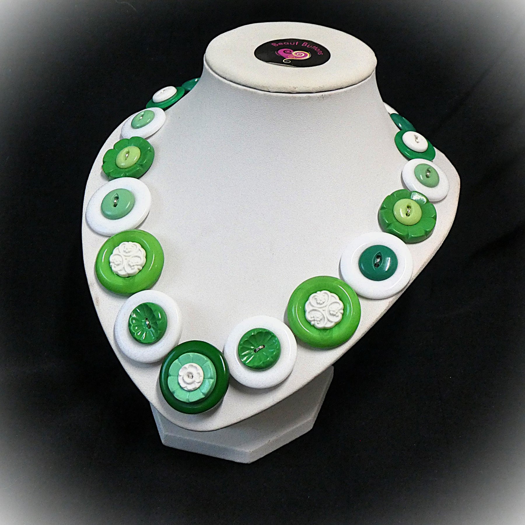 Button necklace - Green flowers