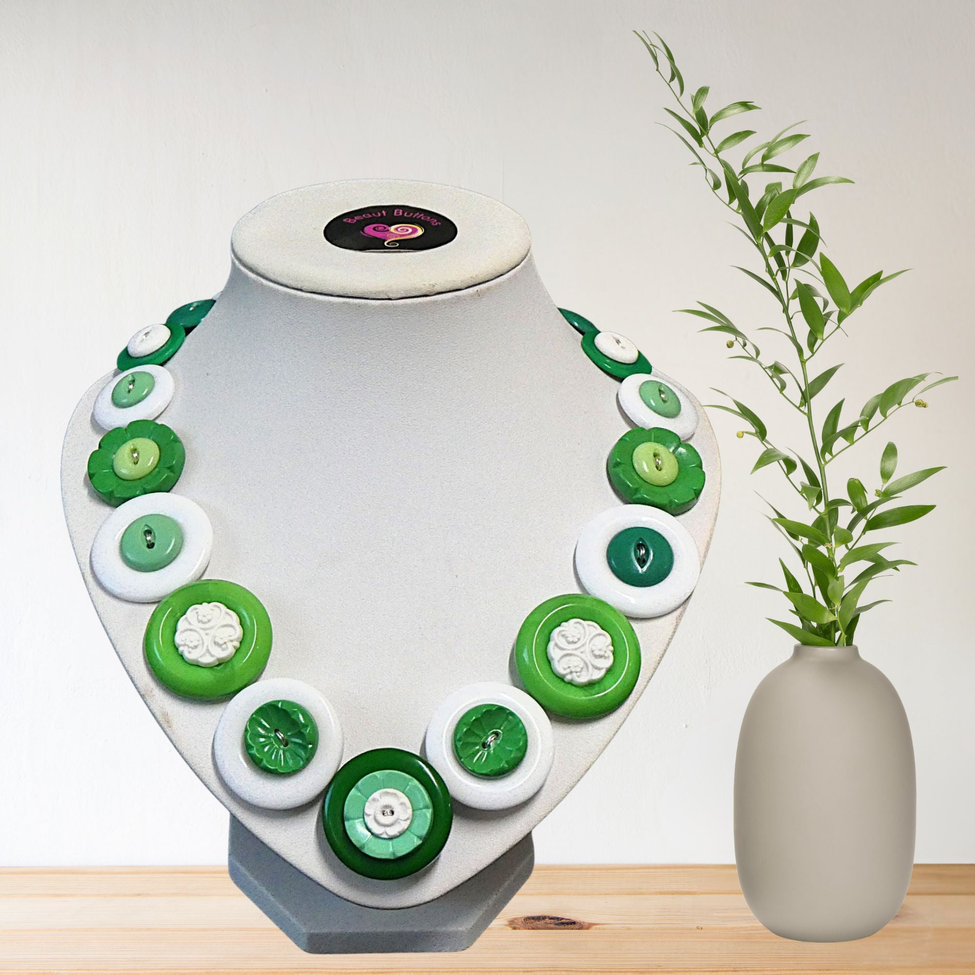 Button necklace - Green flowers