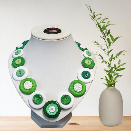 Button necklace - Green flowers