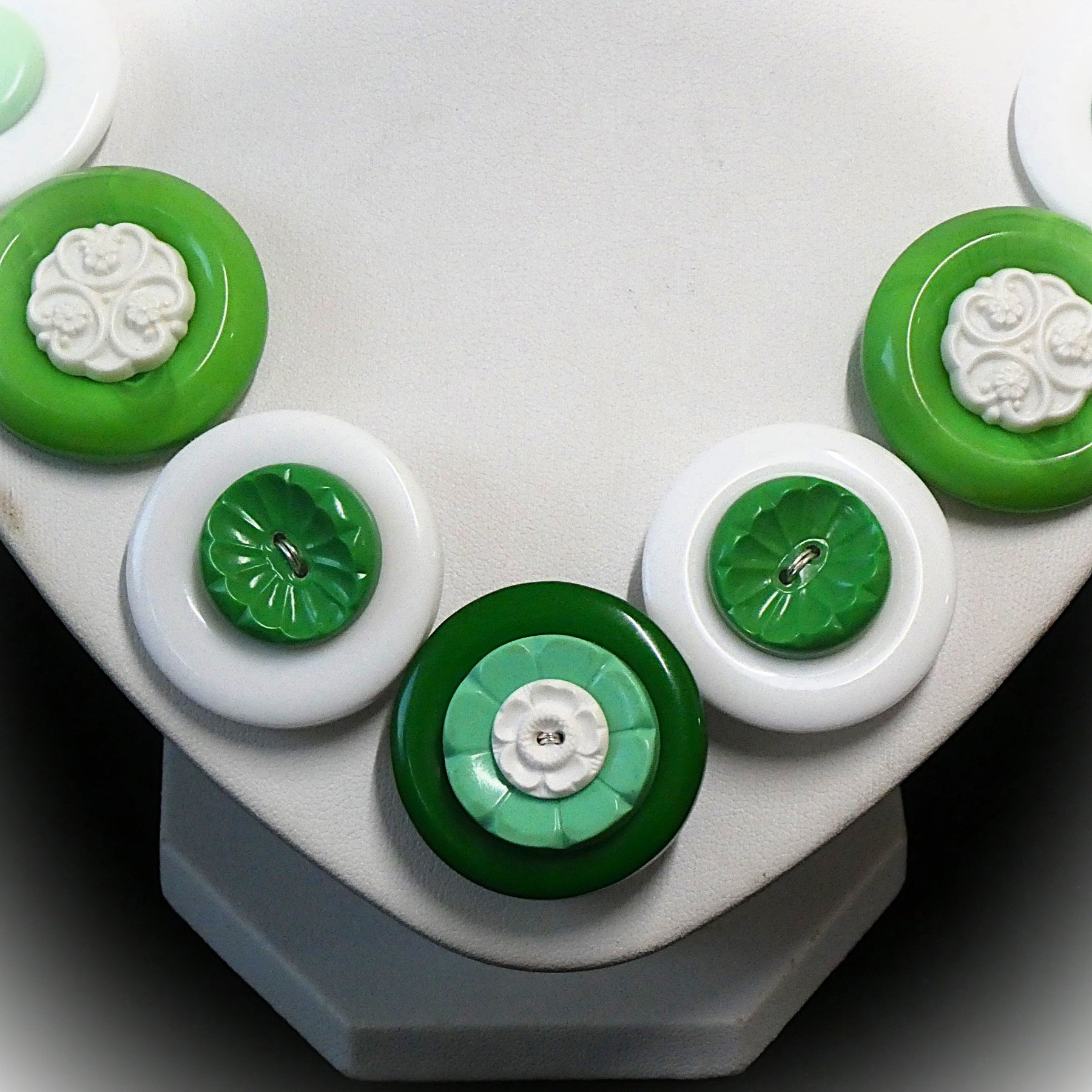 Button necklace - Green flowers