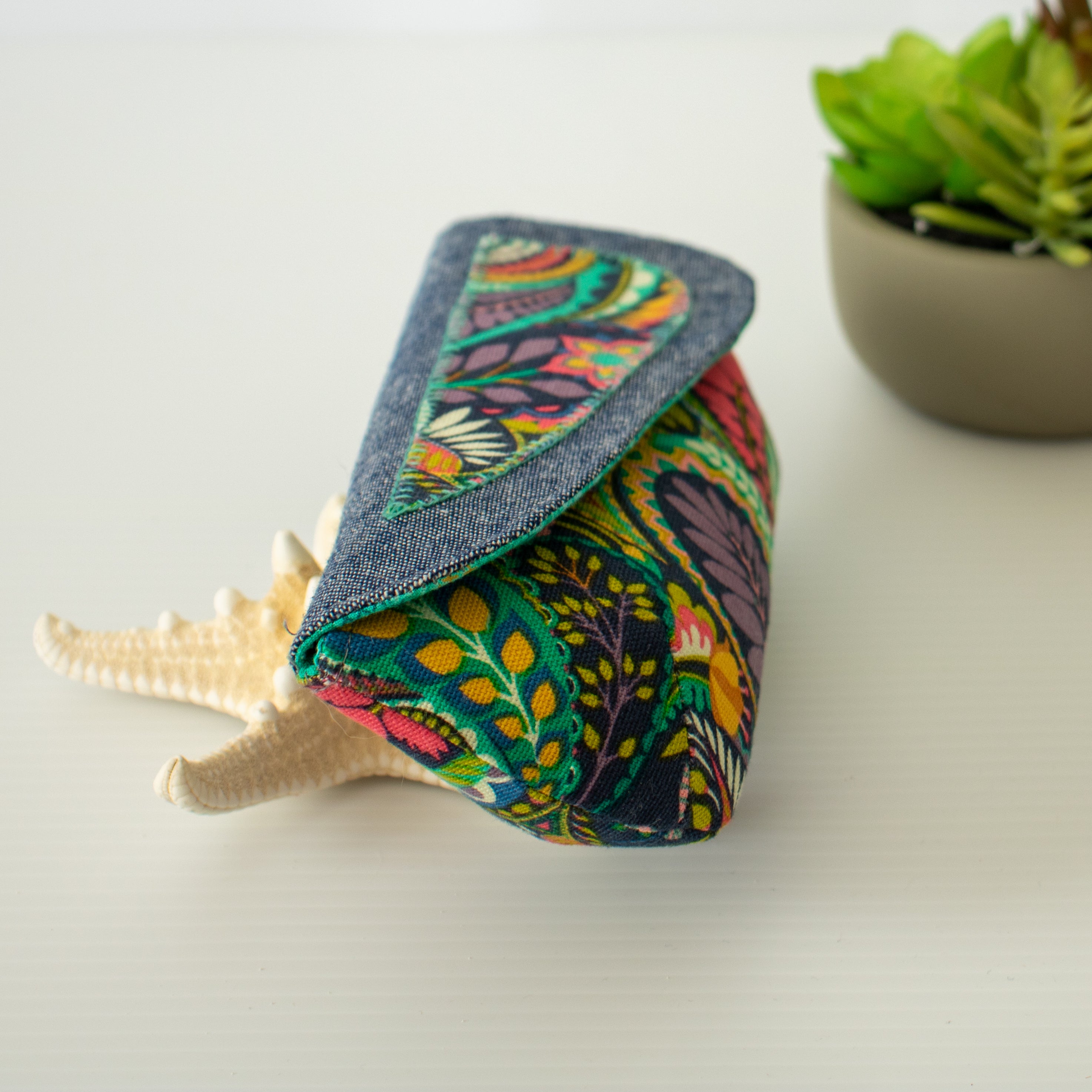 Ellen Solstice Glasses / Sunglass Case