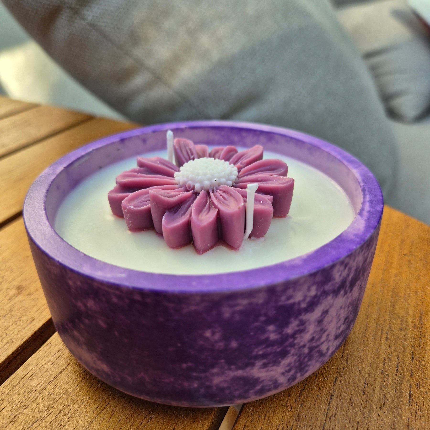 Round purple concrete bowl candle with rose soy wax daisy