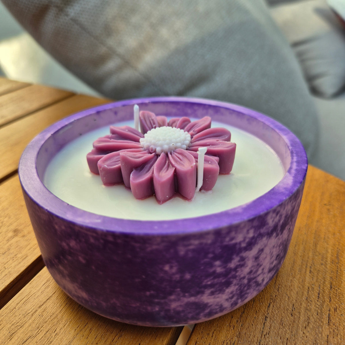 Round purple concrete bowl candle with rose soy wax daisy