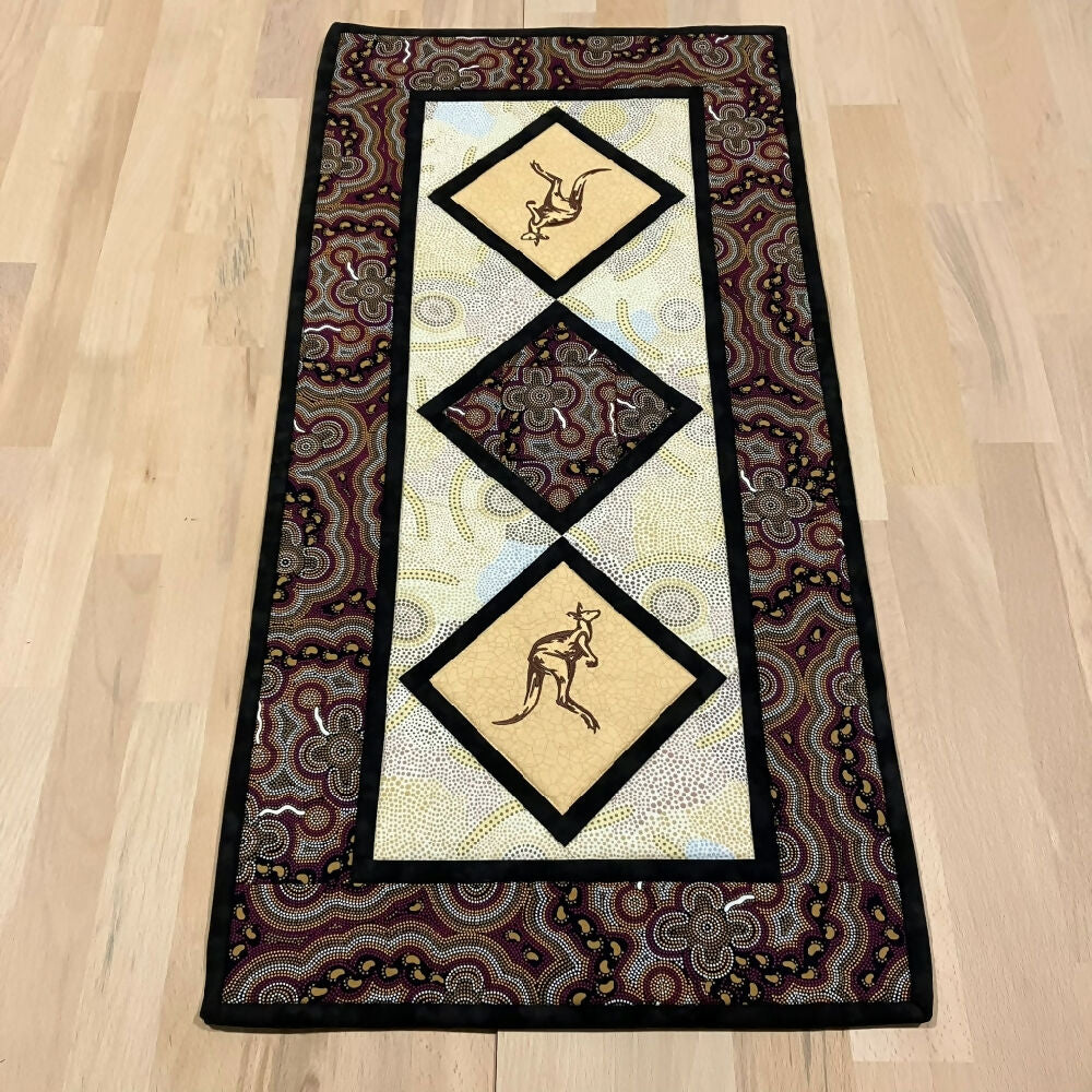 table-runner-handmade-Australian-native-kangaroo_1