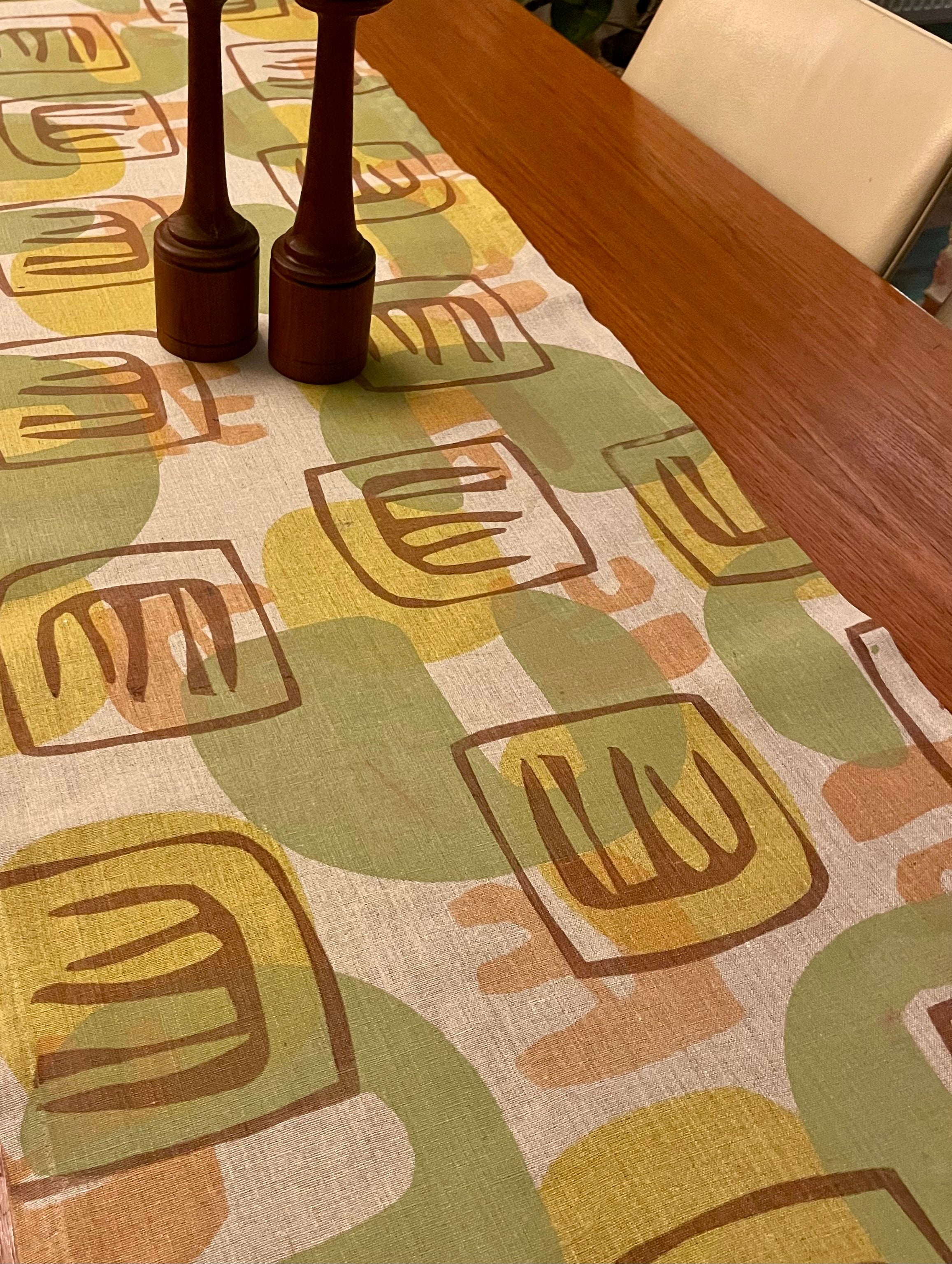 Table runner - bronze on olive motif