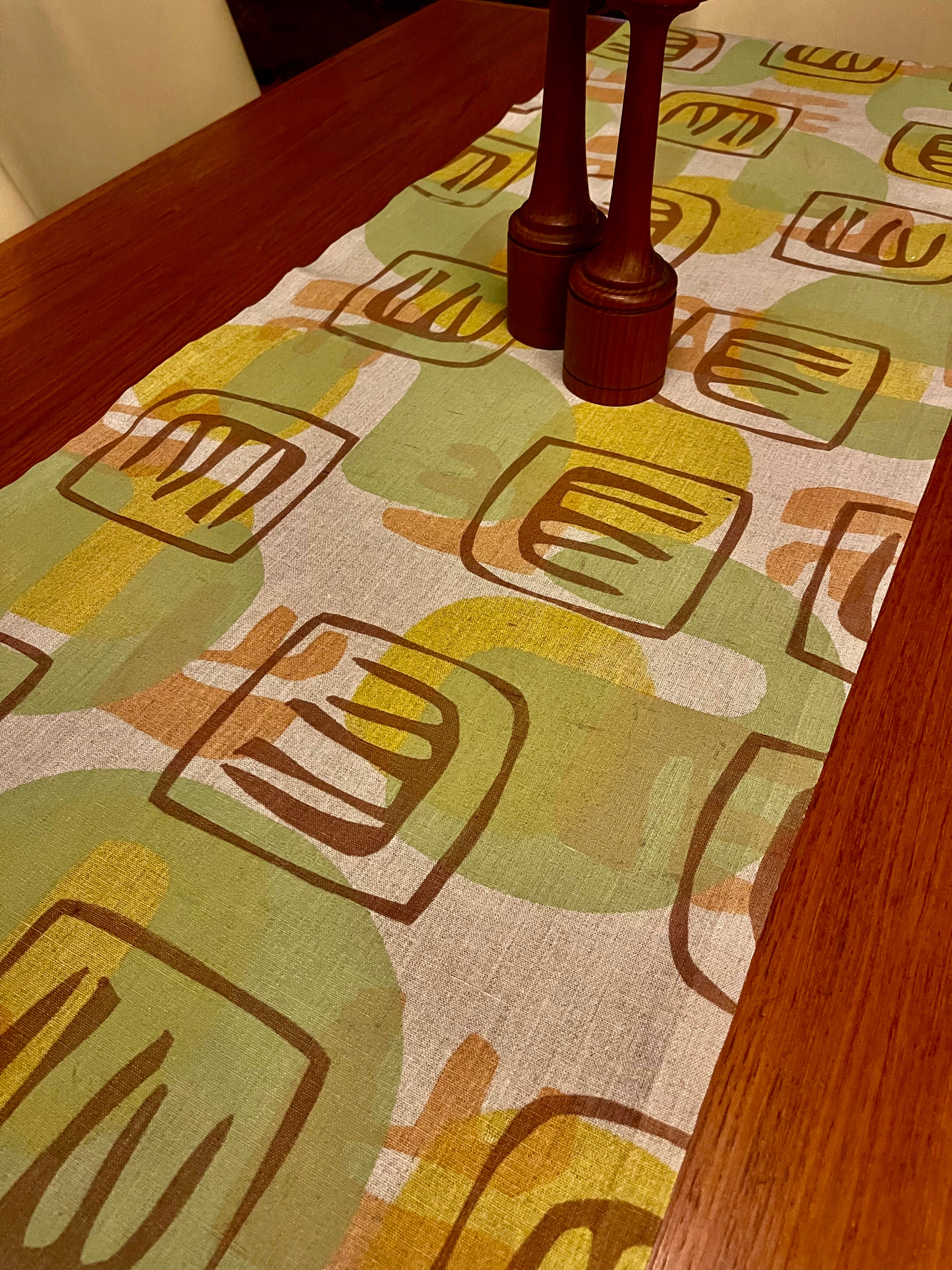 Table runner - bronze on olive motif