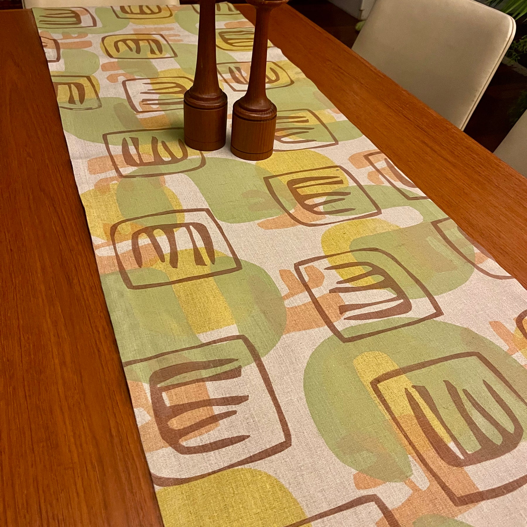 Table runner - bronze on olive motif