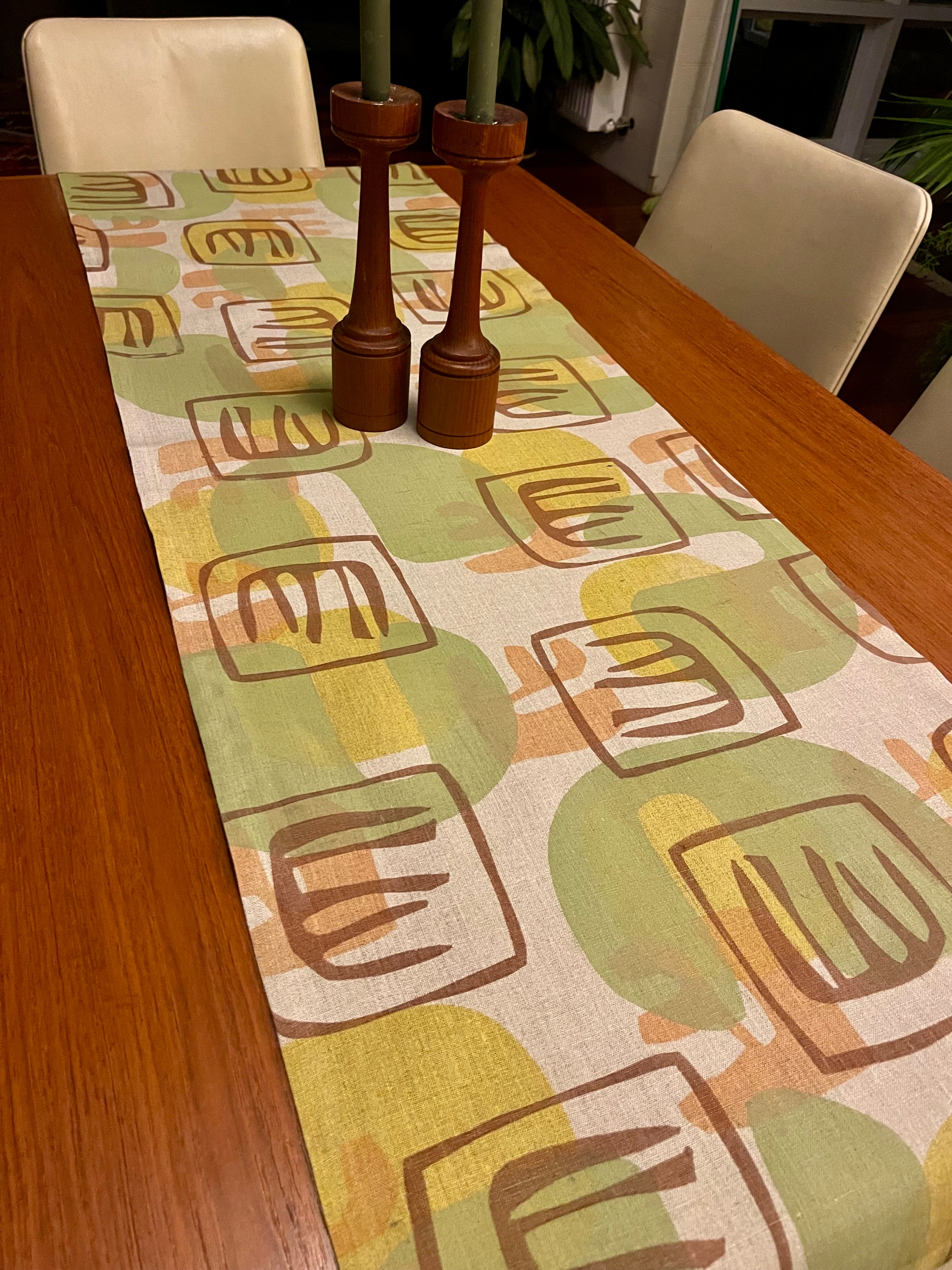 Table runner - bronze on olive motif