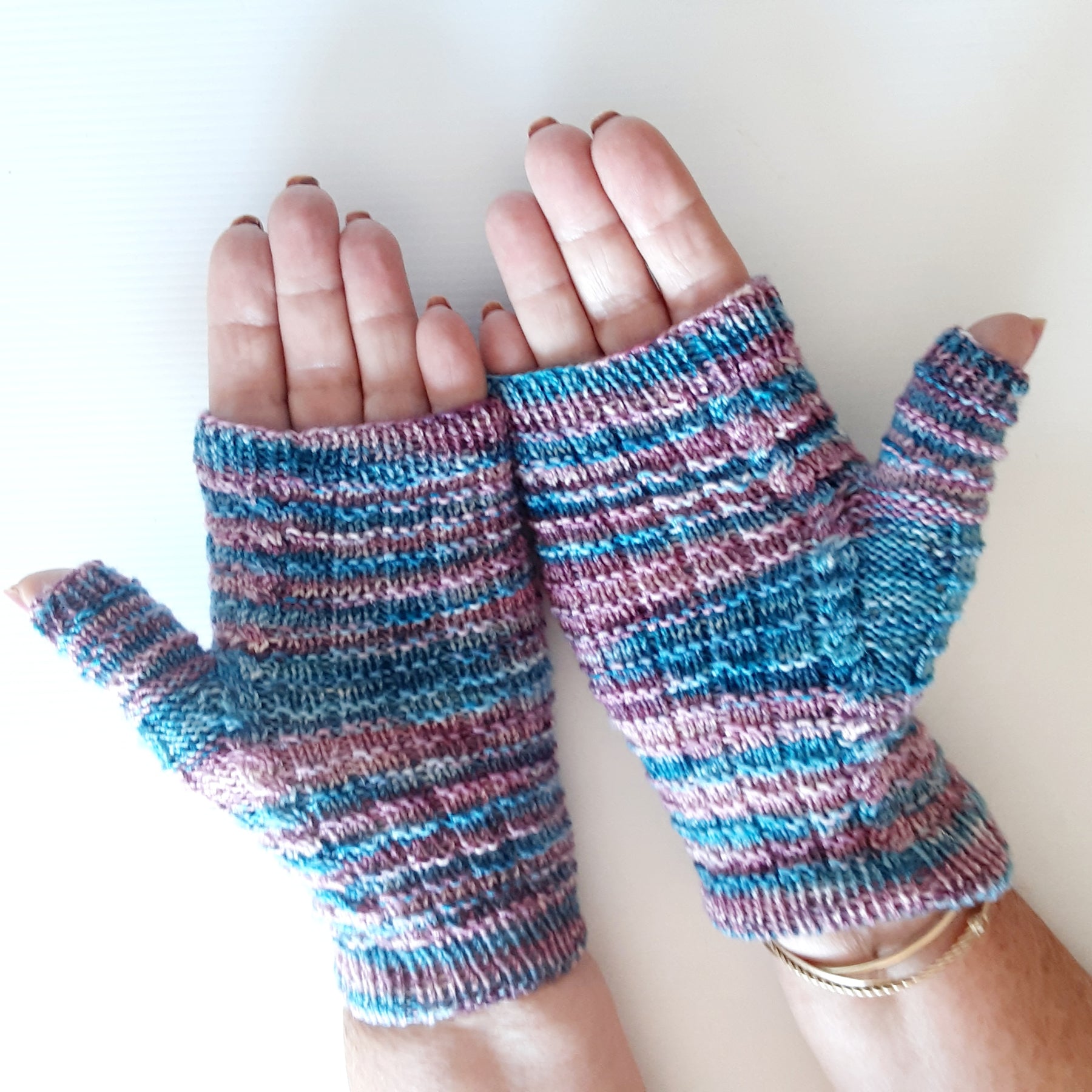 Handknitted fingerless mittens/gloves