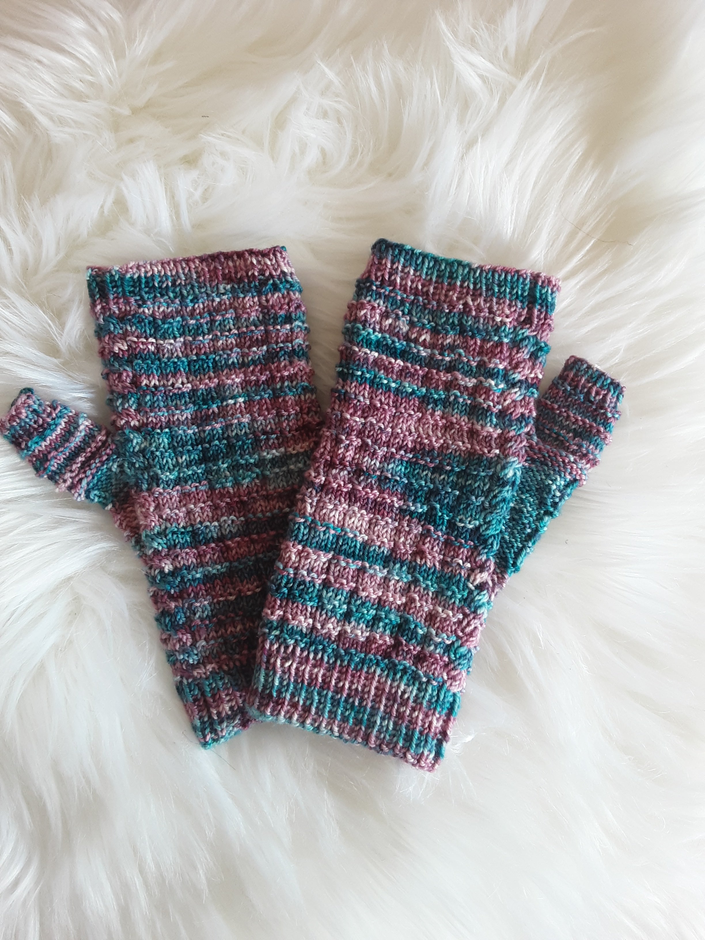 Handknitted fingerless mittens/gloves
