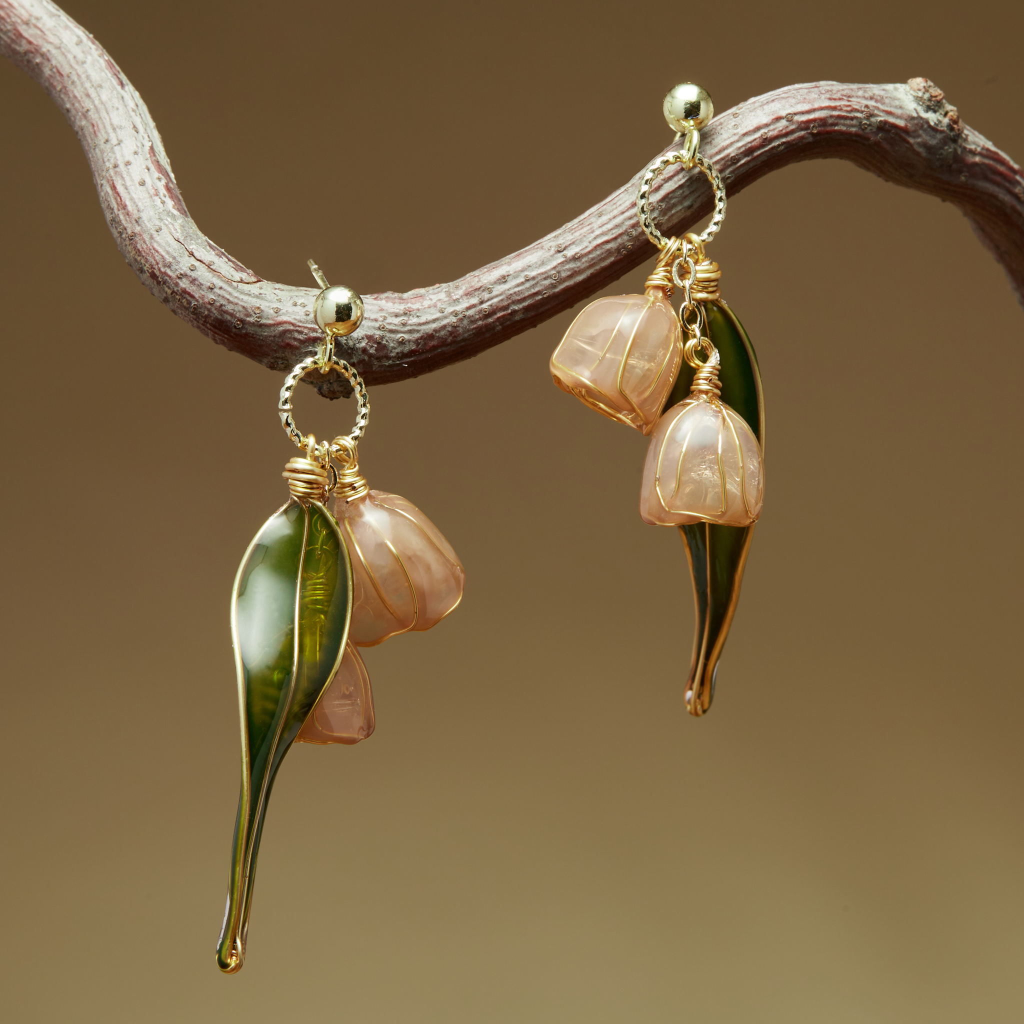 Gum tree nuts Australia native wire resin earrings