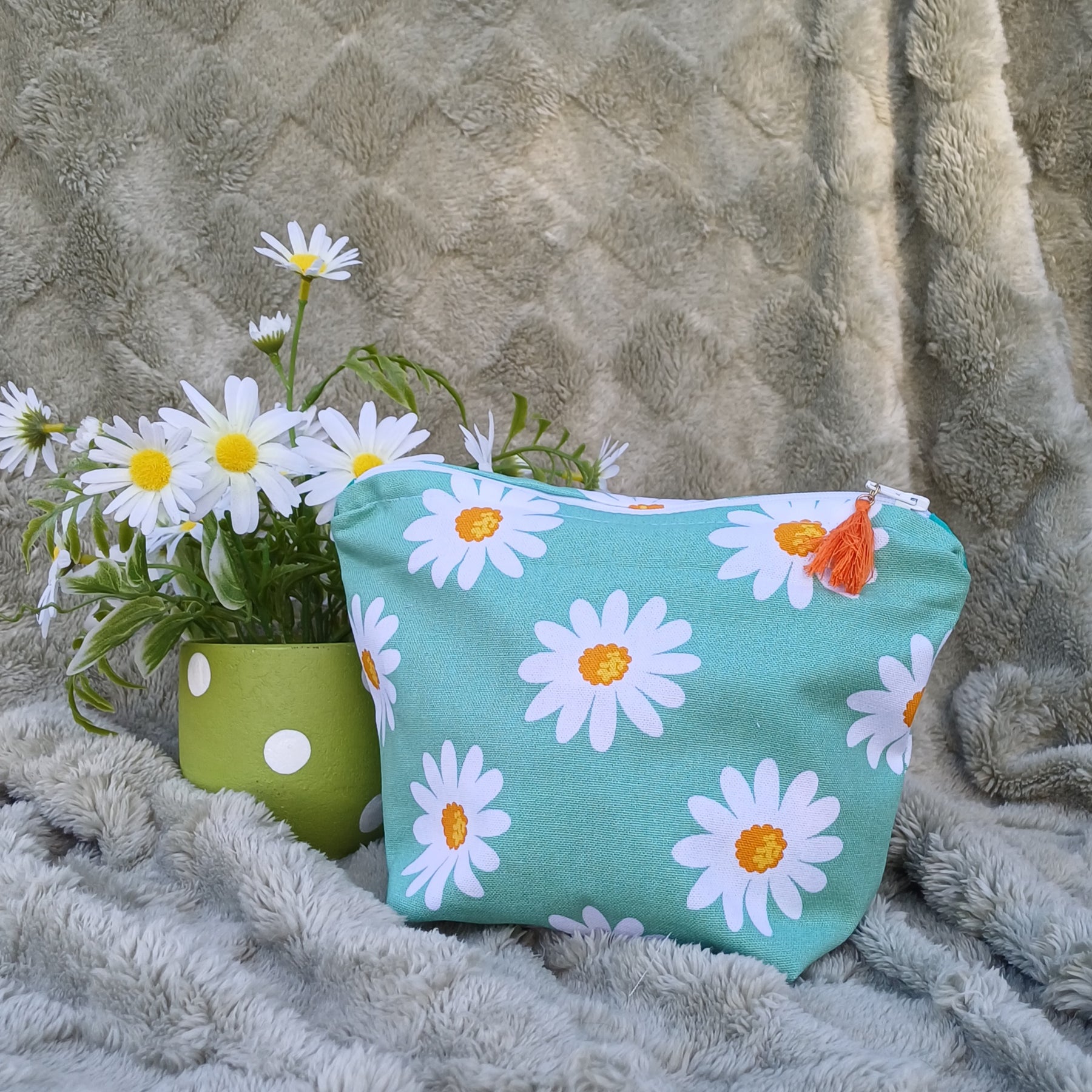 Green Daisy Zipper Pouch