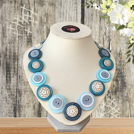 Button necklace - Ice Queen