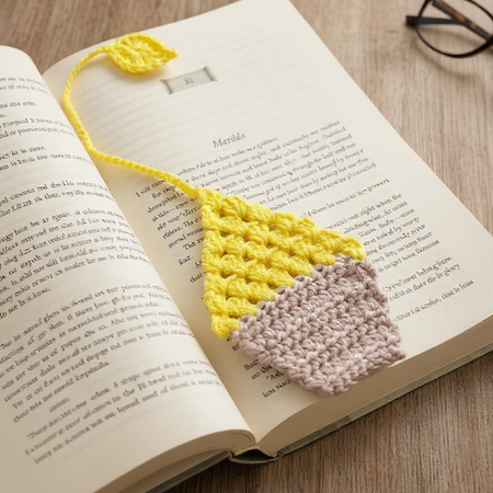 Crochet Cupcake Bookmark – Handmade Bookmark – Gift for Book Lovers – Teacher Present