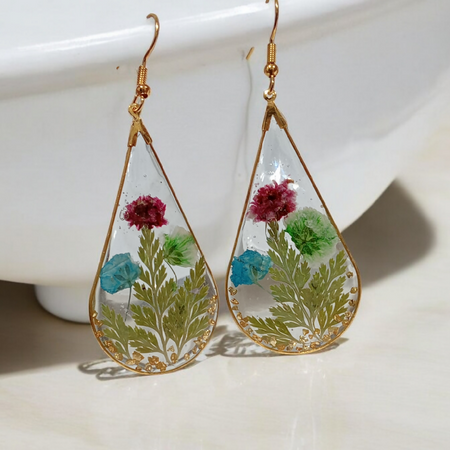 Dangle floral earrings with natural dried flowers