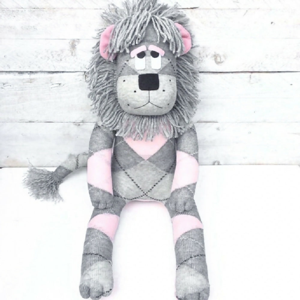 Leesa-Sock Lion-Sock Monkey-Soft Toy_1