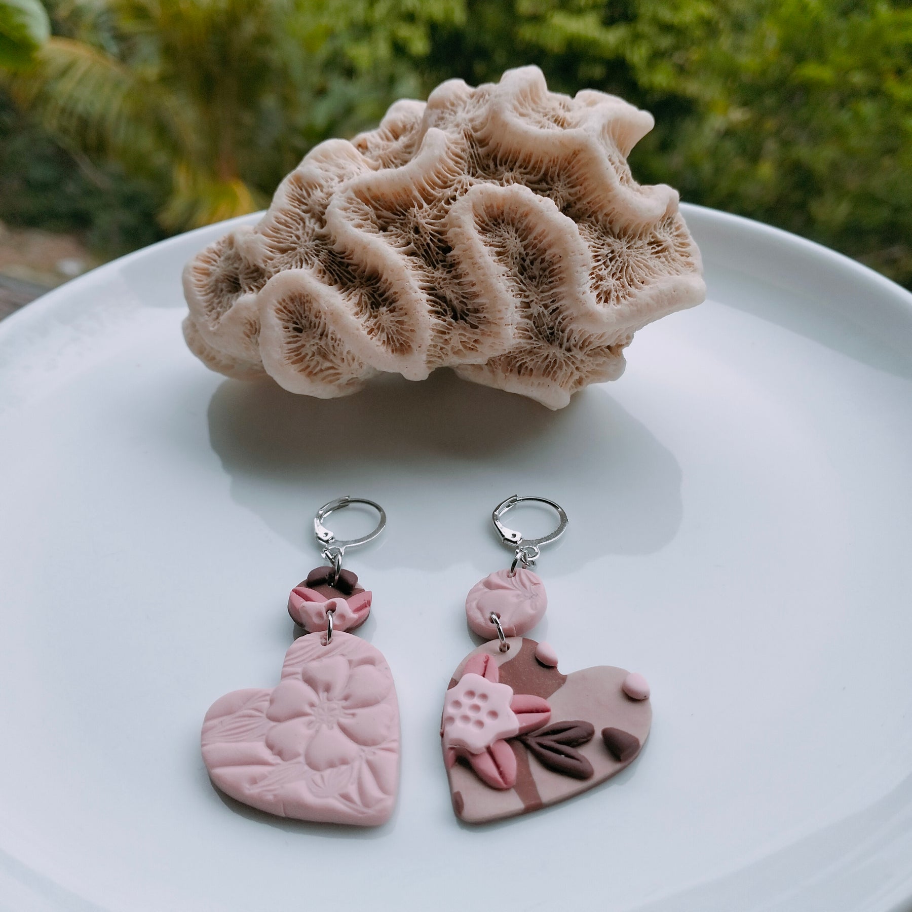 "Heart Frolics" Dangle Earrings - Latte & Rose