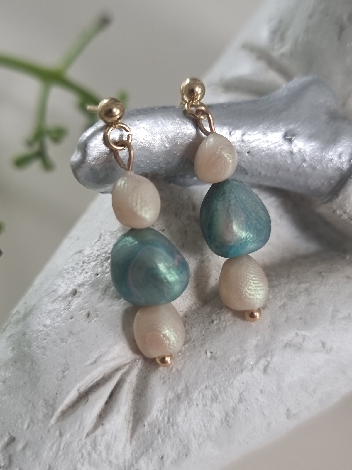 Simple Harmony Dangles