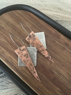 Geometric Contrast Dangles