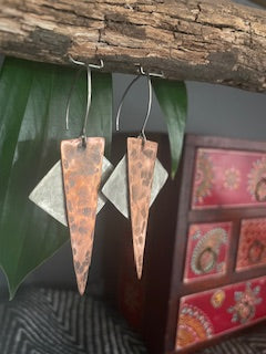 Geometric Contrast Dangles