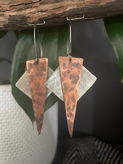 Geometric Contrast Dangles