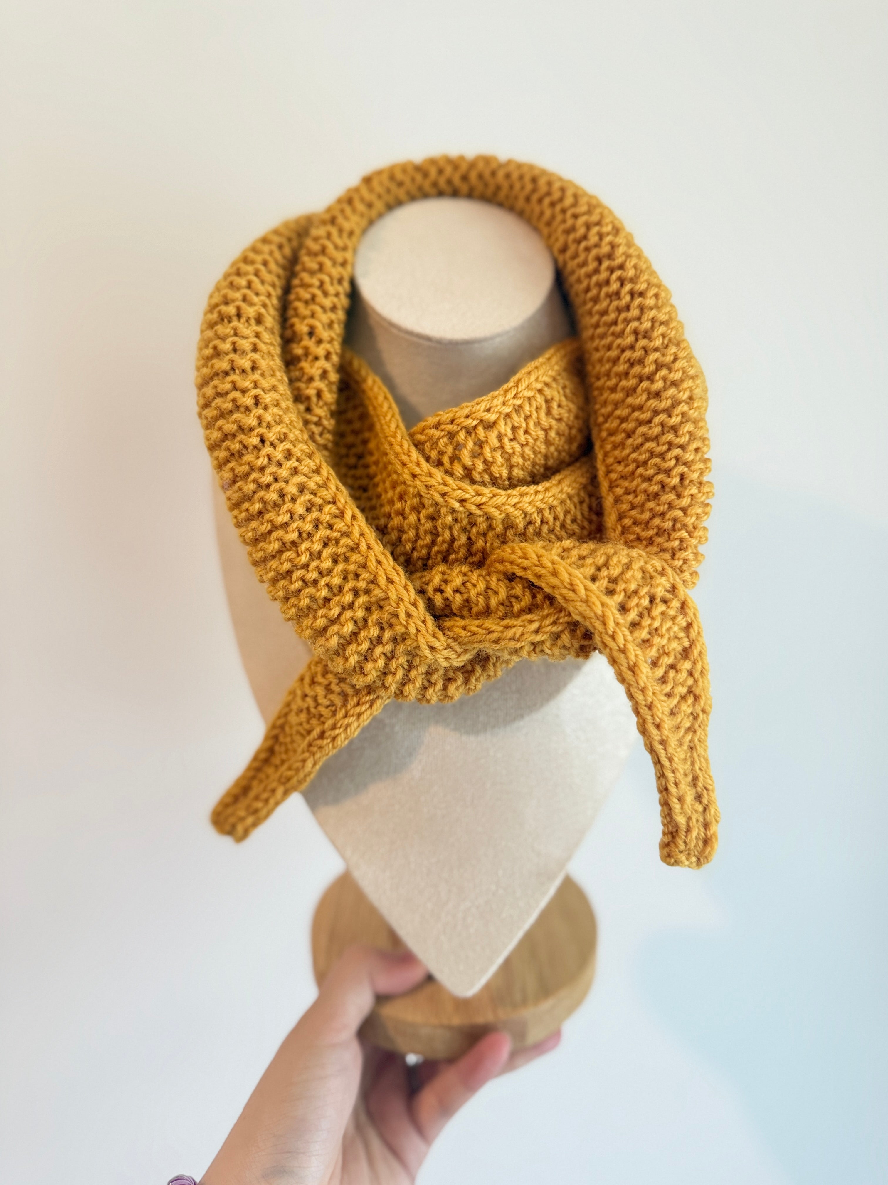 Knitted sophie scarf in mustard yellow