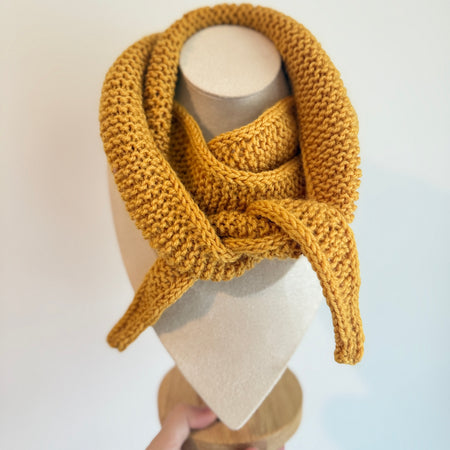 Knitted sophie scarf in mustard yellow