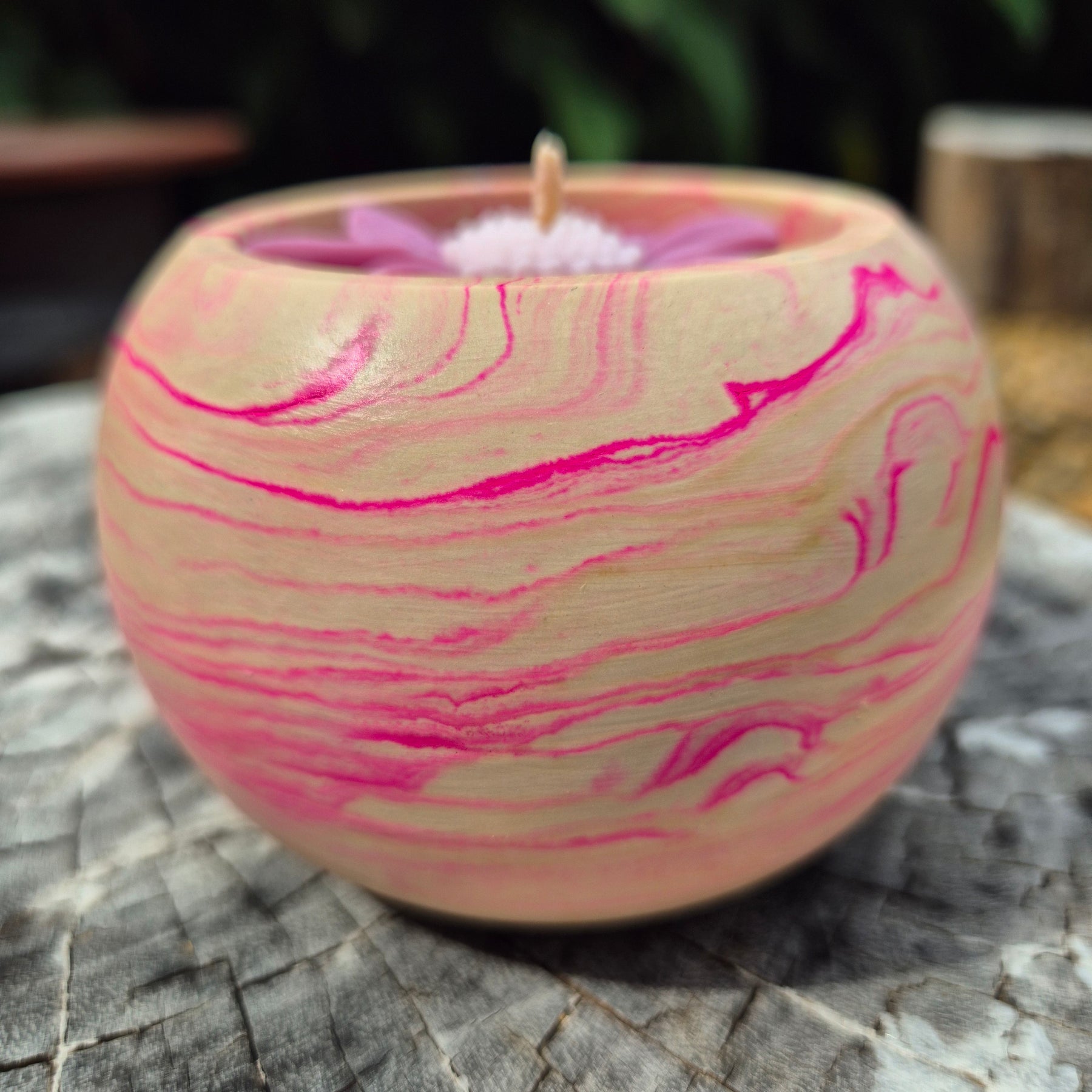 Concrete pot belly shaped bowl candle with sandalwood fragrance