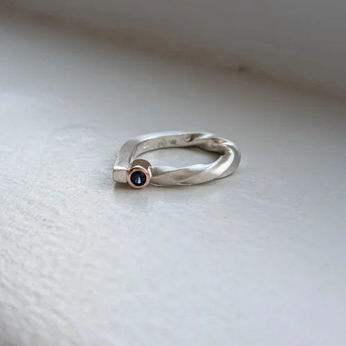 twisted loop ring