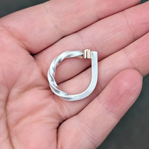 twisted loop ring