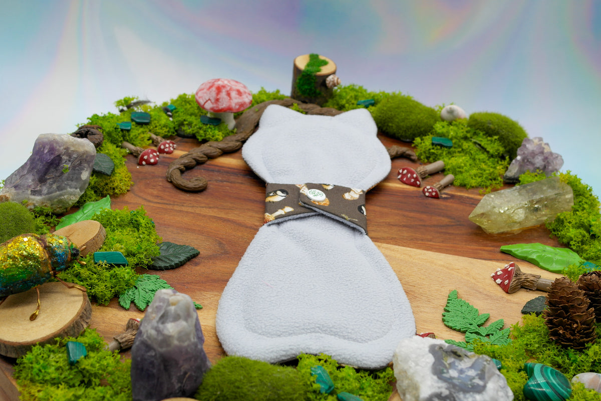Intuitively made reusable cloth pad 10" Moderate - Mushrooms