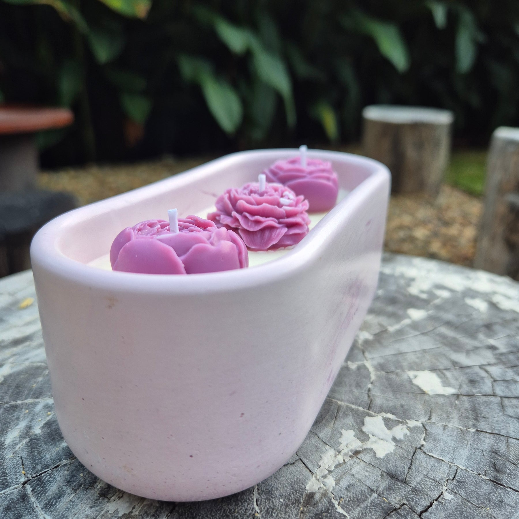 Lilac concrete bowl candle scented with gardenia and rose