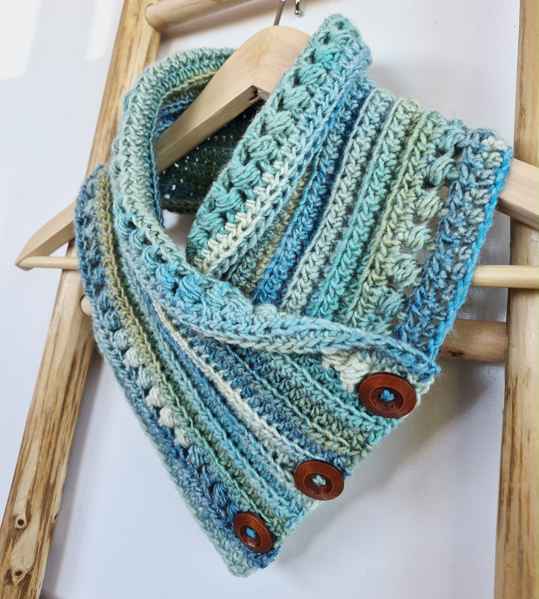 Ladies Neck warmer | Cowl | Scarf | Blue Green | Adult | Vintage | Crochet | Buttoned