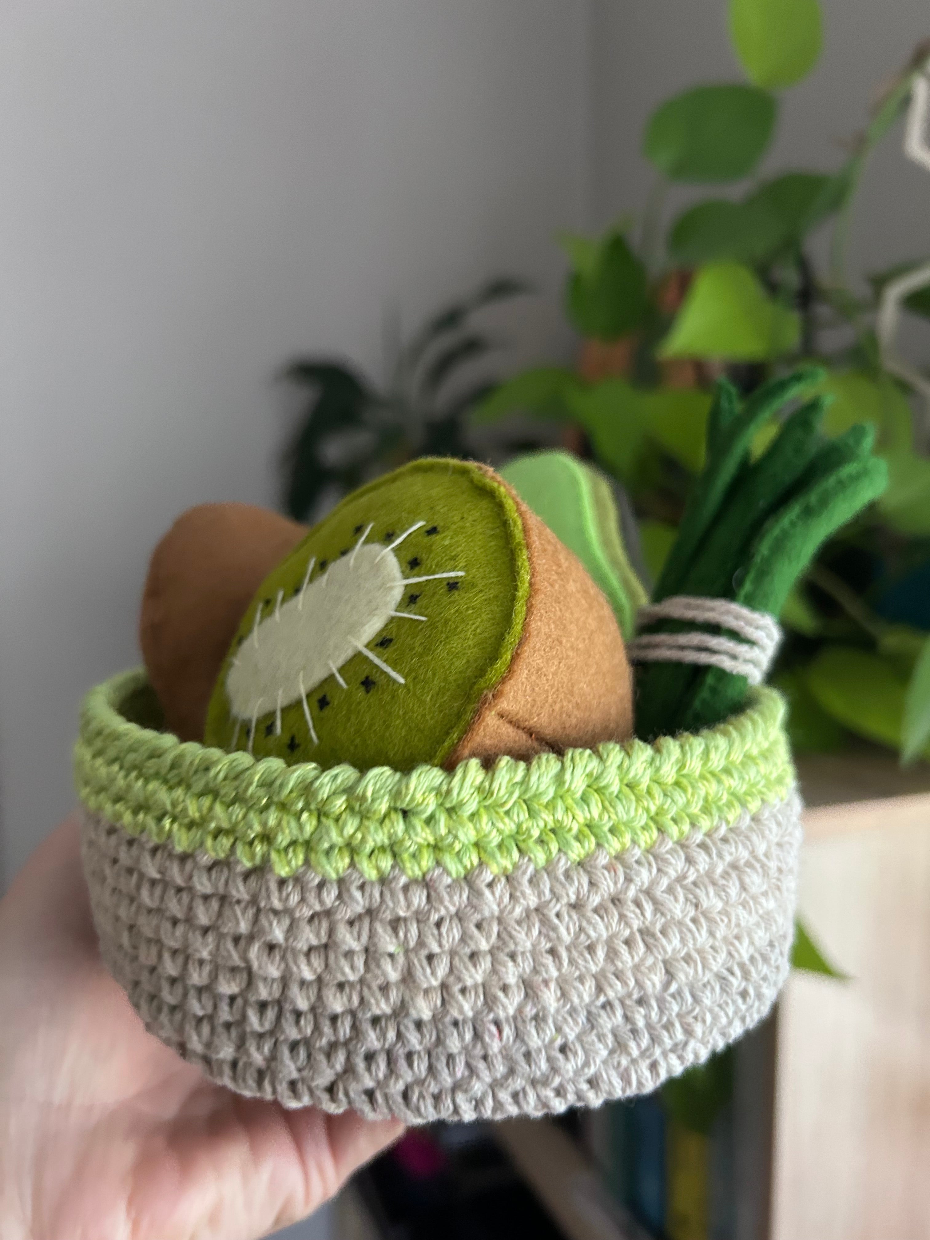 Kiwi and veggies, crochet basket, felt play food, toddler gift value pack