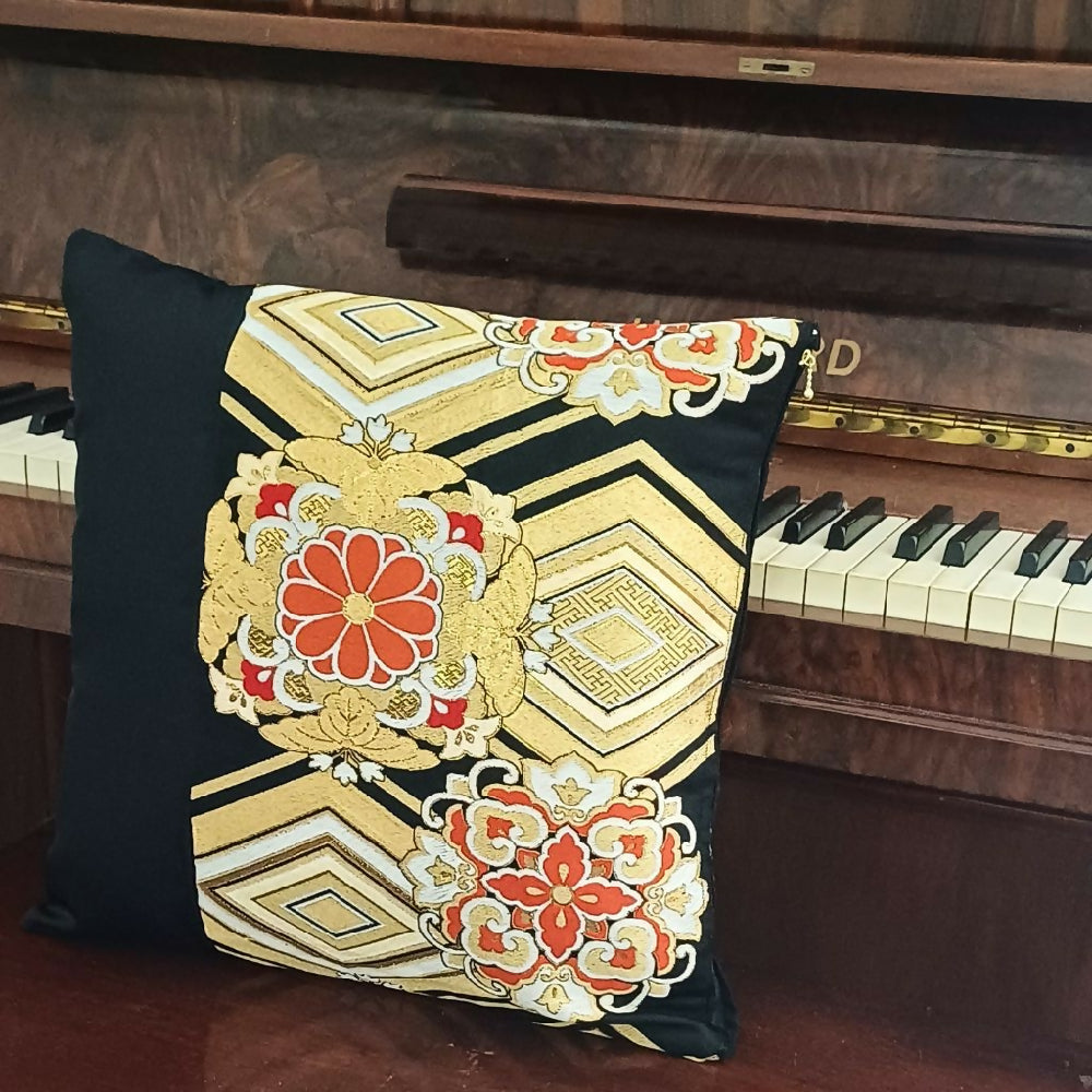 maru-ya_cushion cover_black gold orange 4